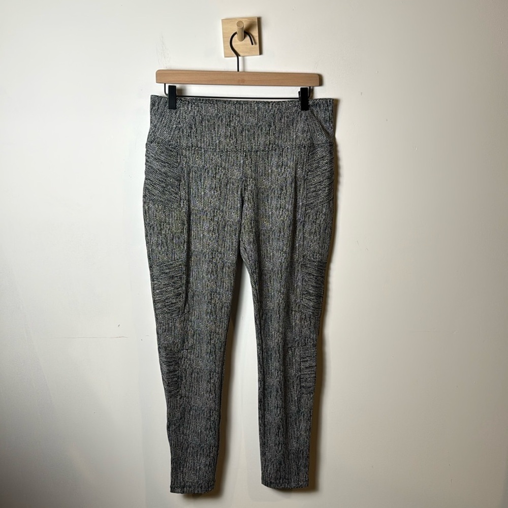 Athleta Women’s Delancey Textured Moto Tight in Black and White size L